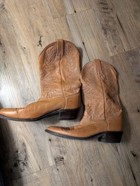 Dan Post Tan Soft Leather Western Cowboy Boots with Stitch Detail